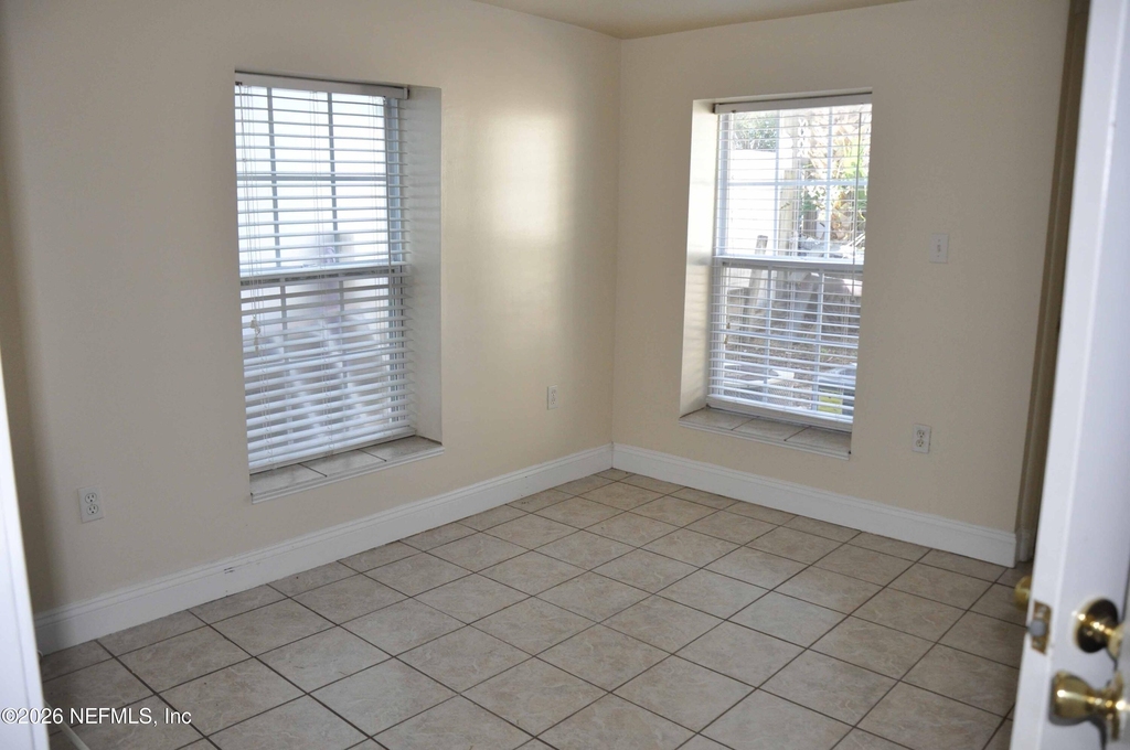 127 7th Avenue N - Photo 4