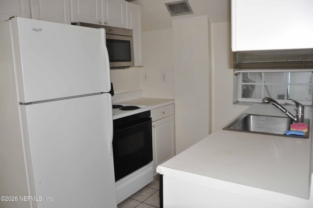 127 7th Avenue N - Photo 3