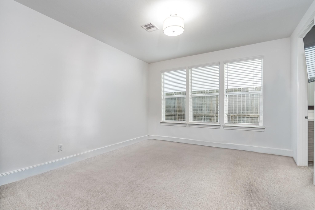 2312 Hutchins Street - Photo 7