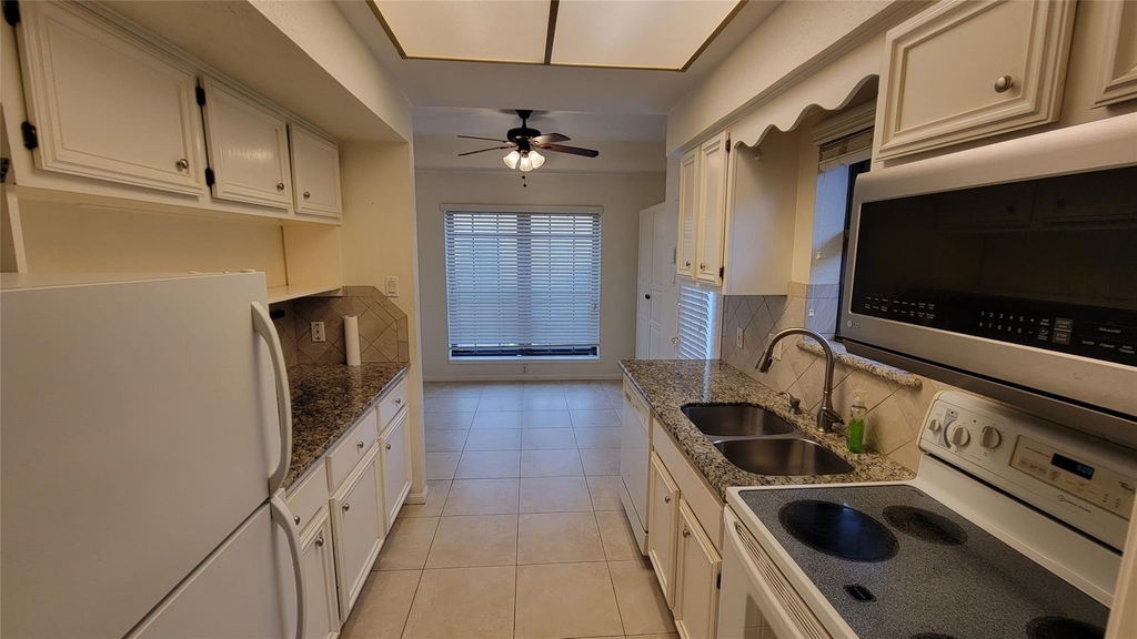 800 Country Place Drive - Photo 7