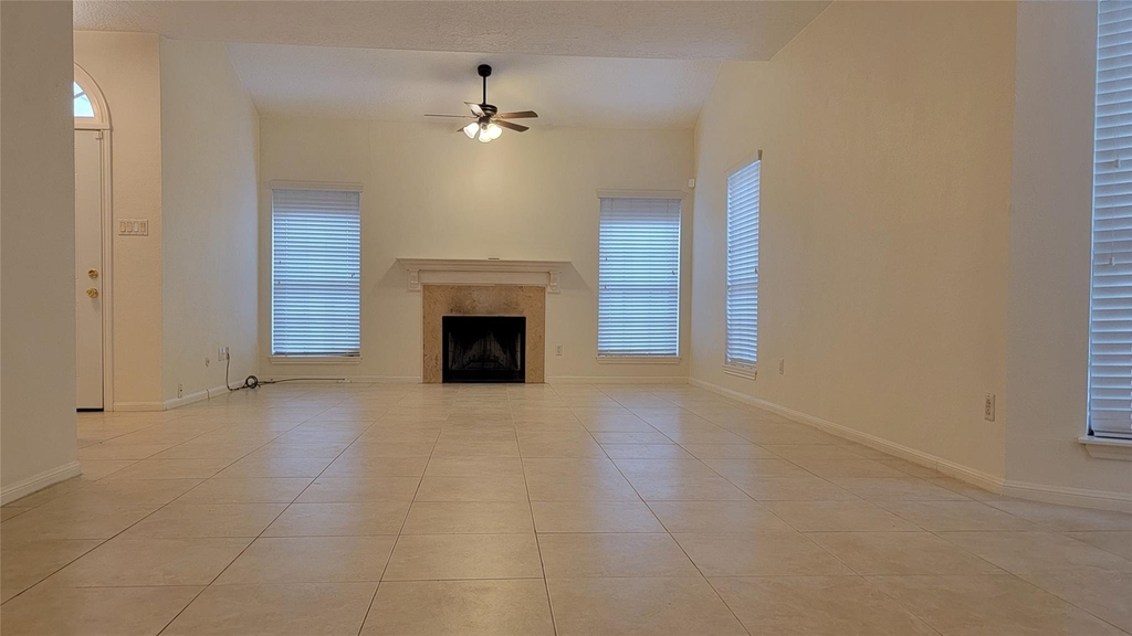 800 Country Place Drive - Photo 4