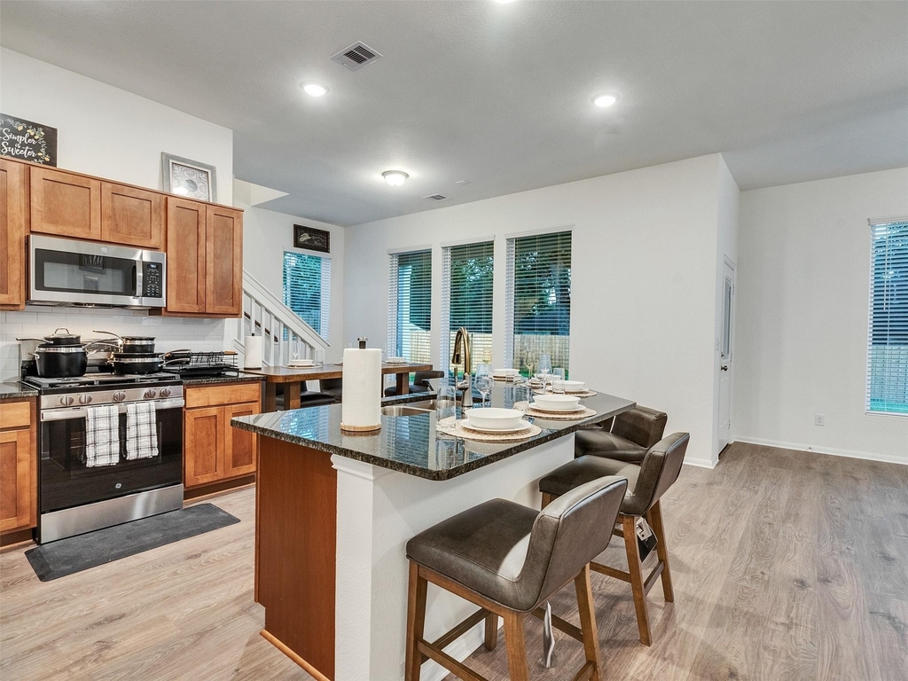 403 Magnolia Street - Photo 2