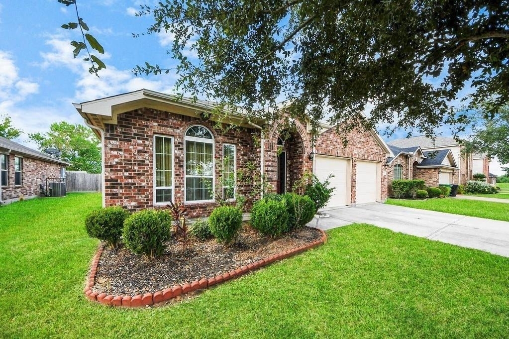 13918 Goodridge Drive - Photo 2