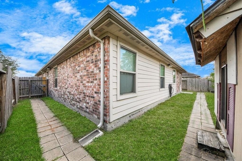 13918 Goodridge Drive - Photo 15