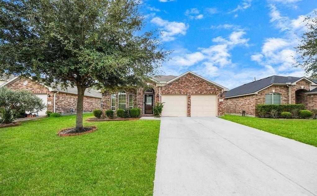 13918 Goodridge Drive - Photo 1