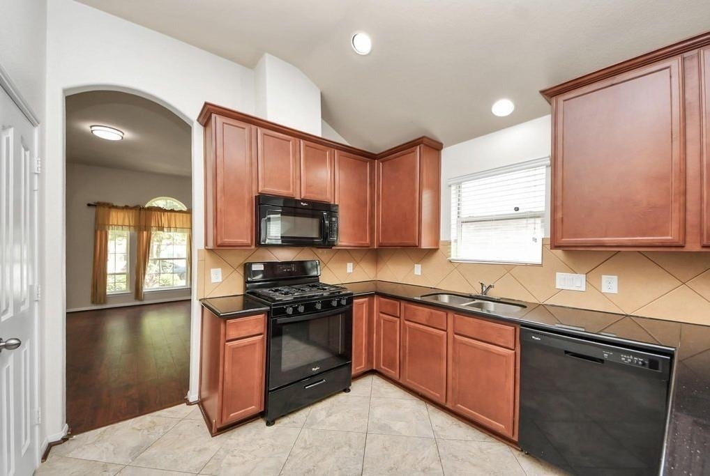 13918 Goodridge Drive - Photo 6