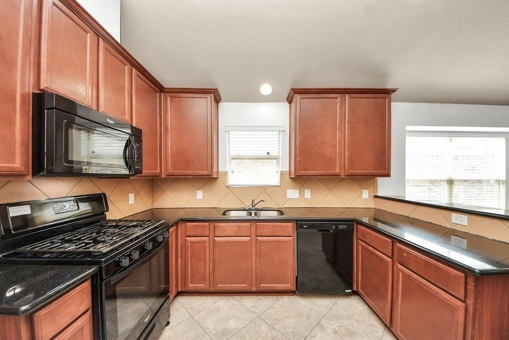 13918 Goodridge Drive - Photo 5