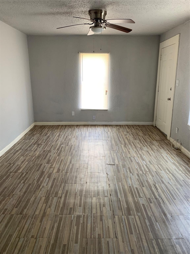 3116 Avenue L - Photo 2