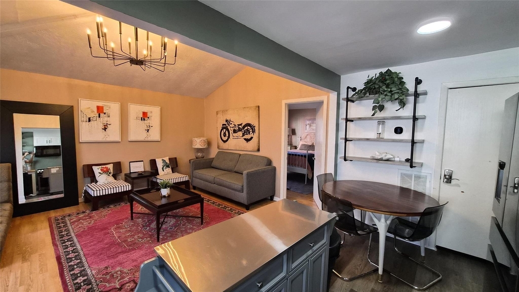 2118 Oakdale Street - Photo 3