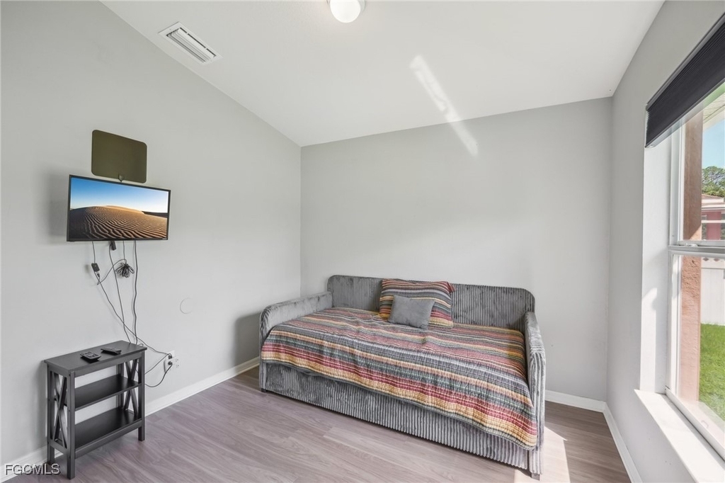 940 Belmont Street E - Photo 34