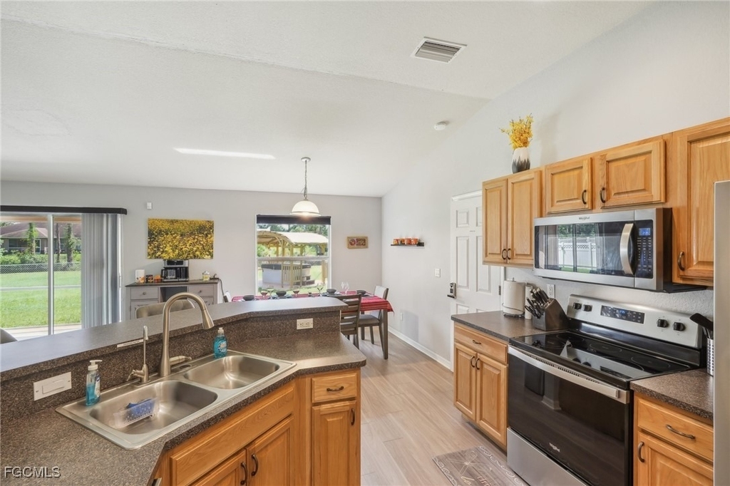 940 Belmont Street E - Photo 20
