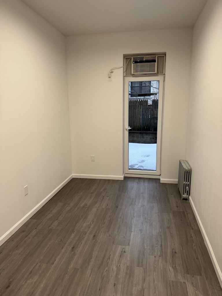 16 Conselyea Street - Photo 5
