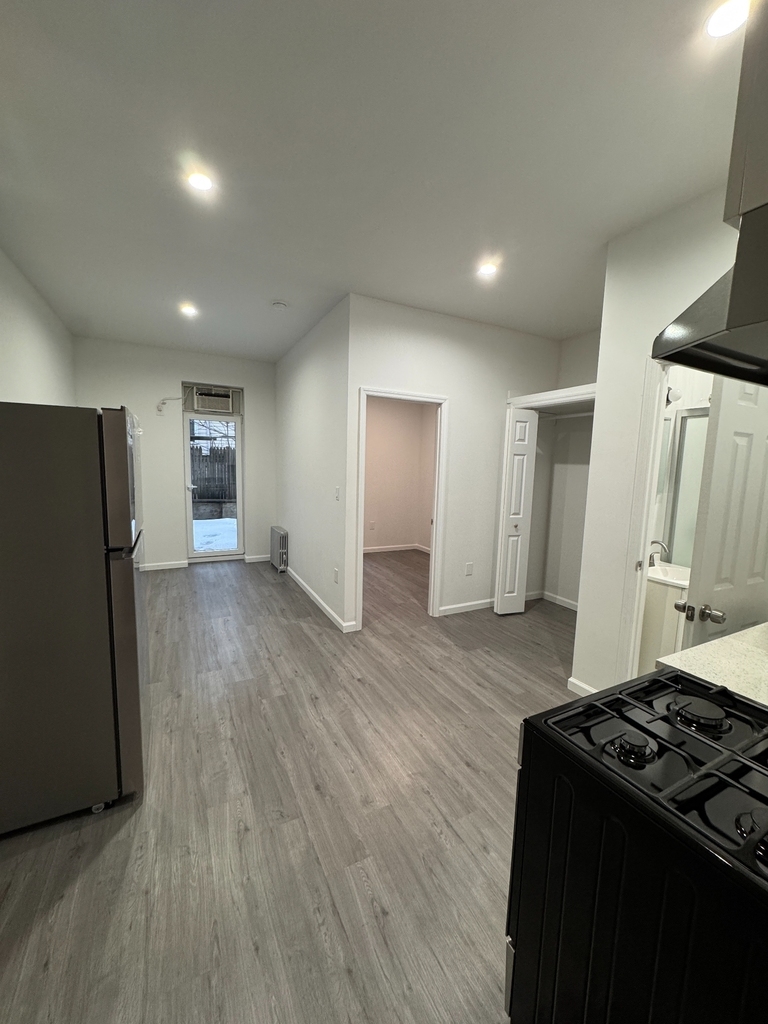 16 Conselyea Street - Photo 4