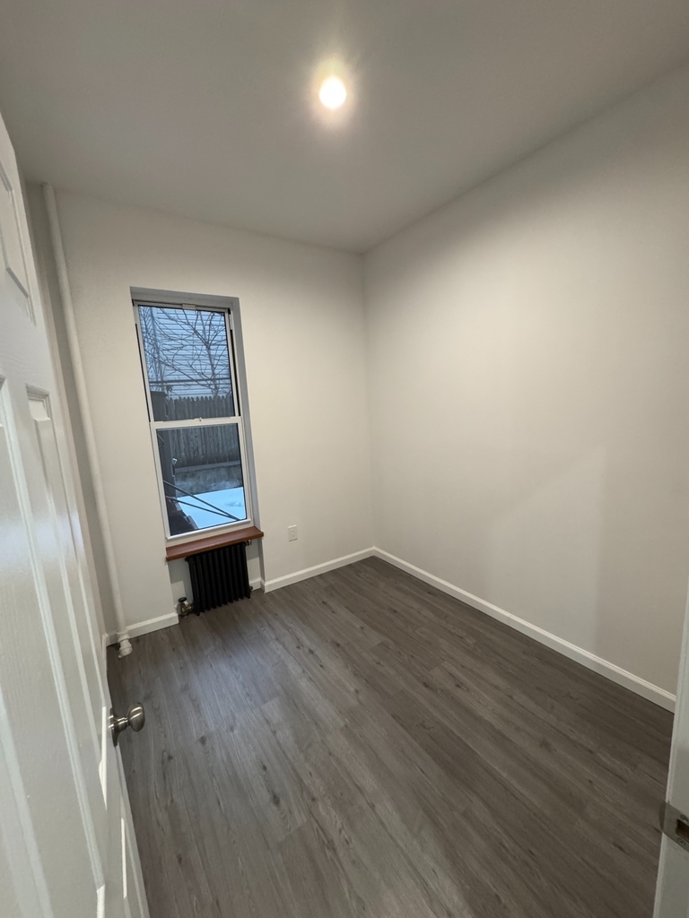 16 Conselyea Street - Photo 6