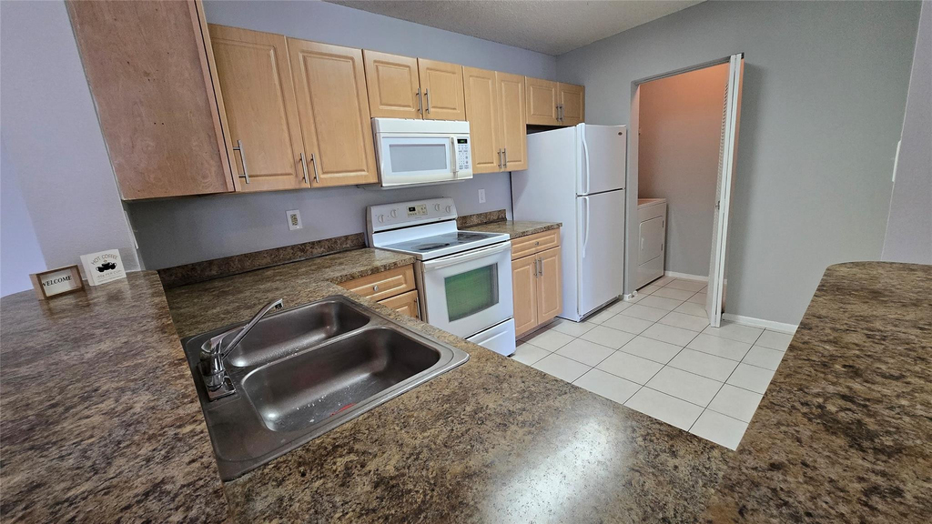 11205 W Atlantic Boulevard - Photo 5