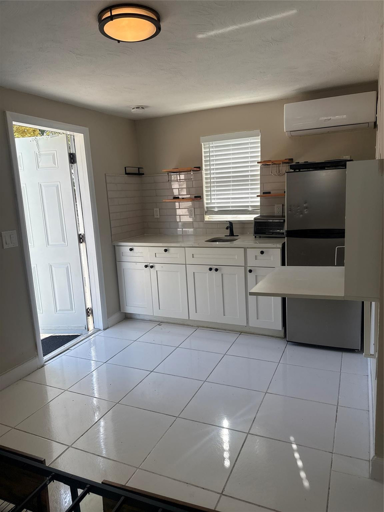 299 Se 12th Avenue - Photo 1