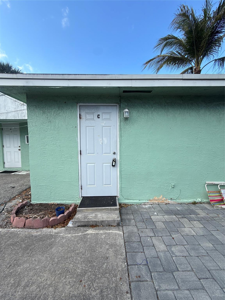 299 Se 12th Avenue - Photo 0