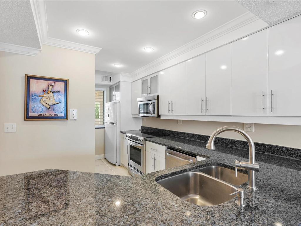 18260 N Bay Road - Photo 4