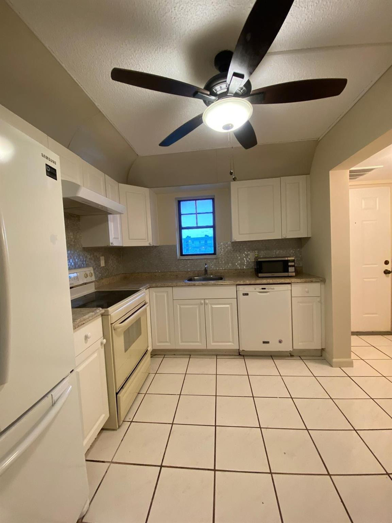 9440 Sw 8th Street - Photo 13