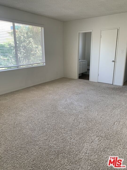 11525 Rochester Avenue - Photo 6