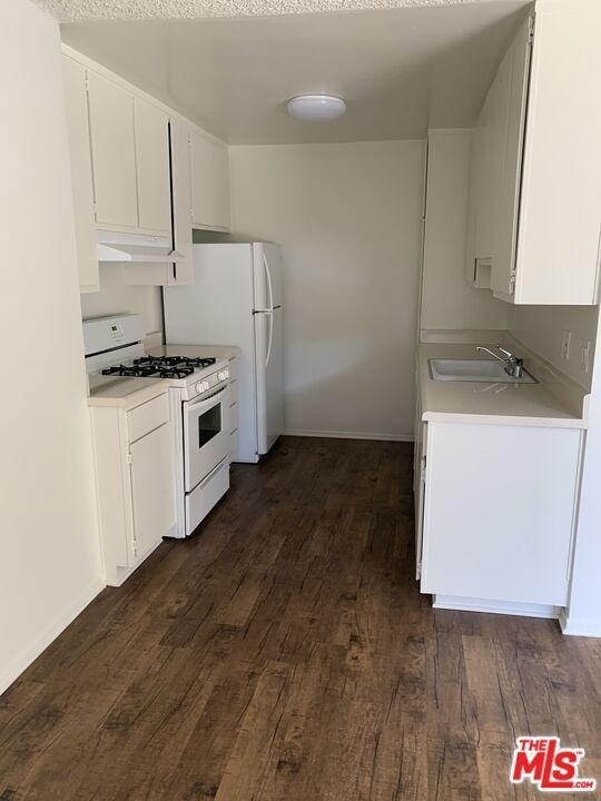 11525 Rochester Avenue - Photo 2