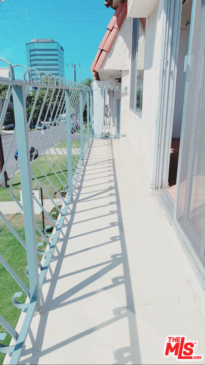 11081 Rose Avenue - Photo 7