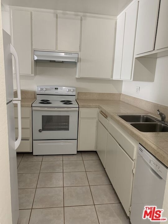 1820 S Bentley Avenue - Photo 4