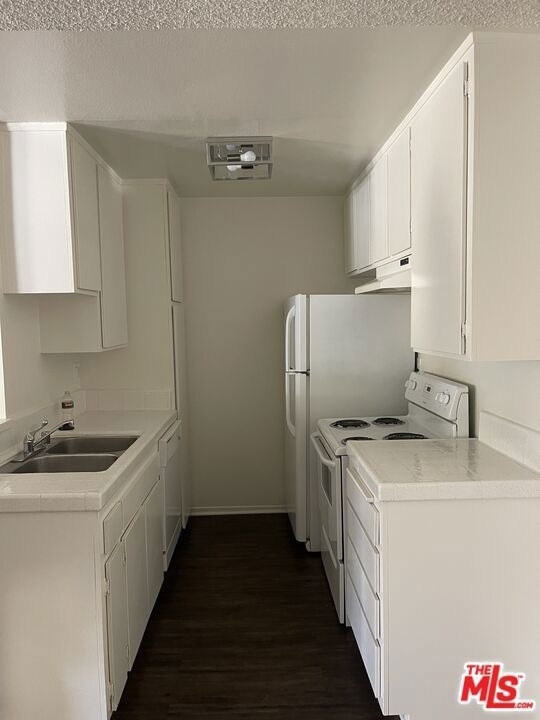 1820 S Bentley Avenue - Photo 2