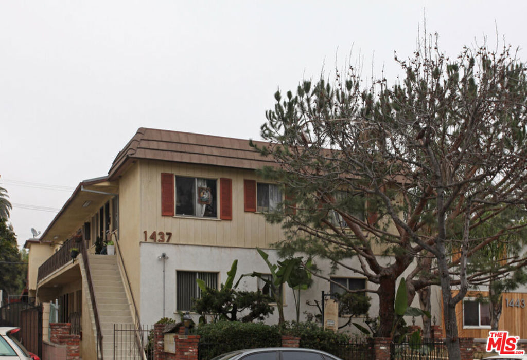 1437 11th Street - Photo 1