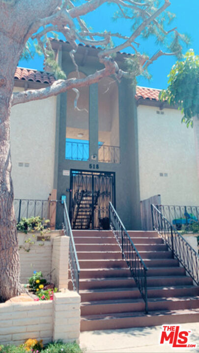 518 Raymond Avenue - Photo 1