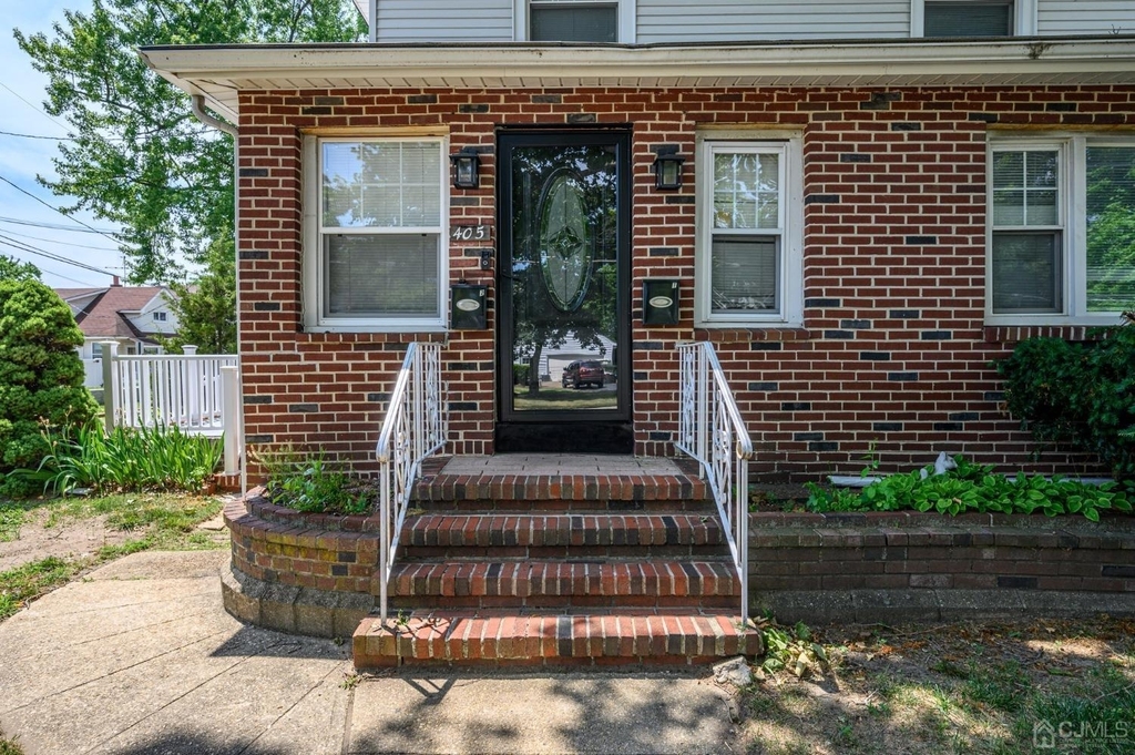405 Main Street - Photo 1