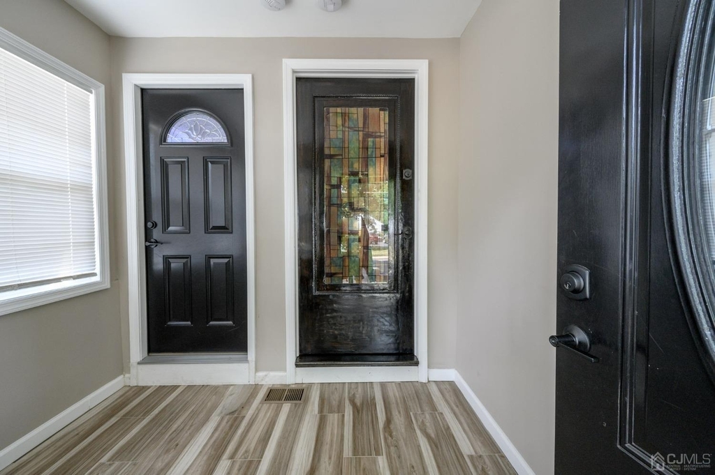 405 Main Street - Photo 2