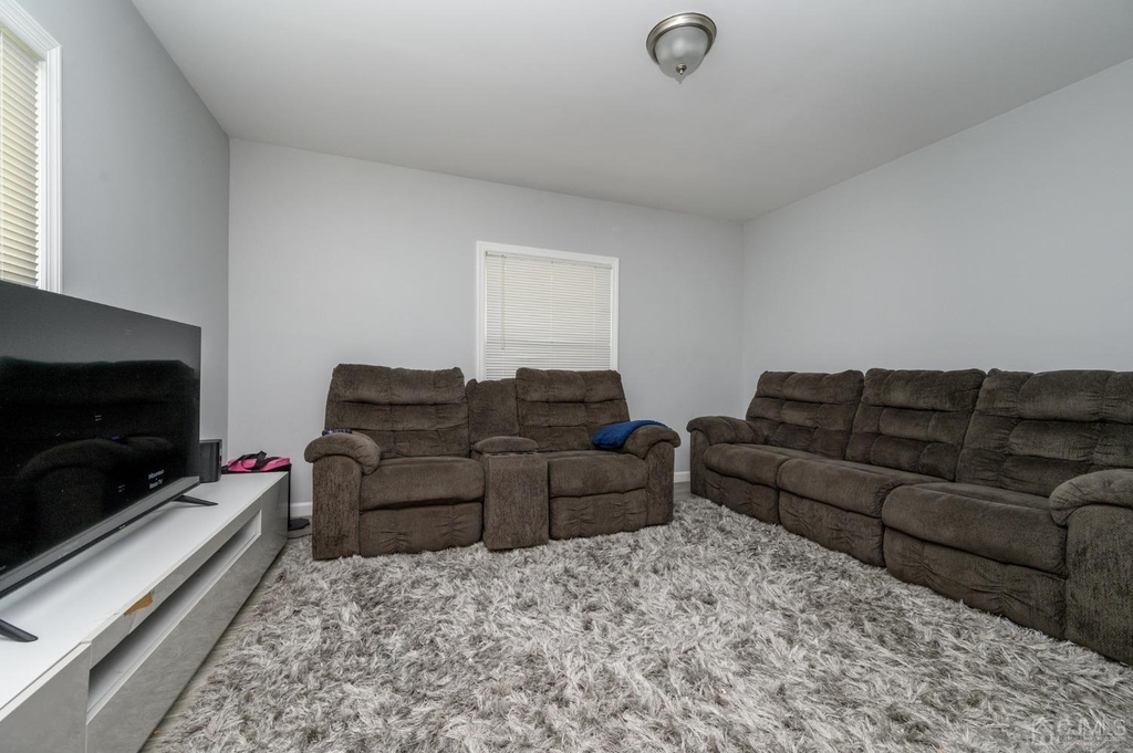 405 Main Street - Photo 5