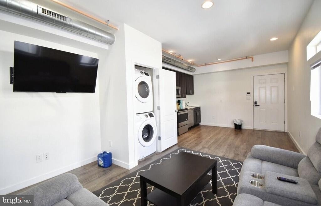 117 W Girard Avenue - Photo 4