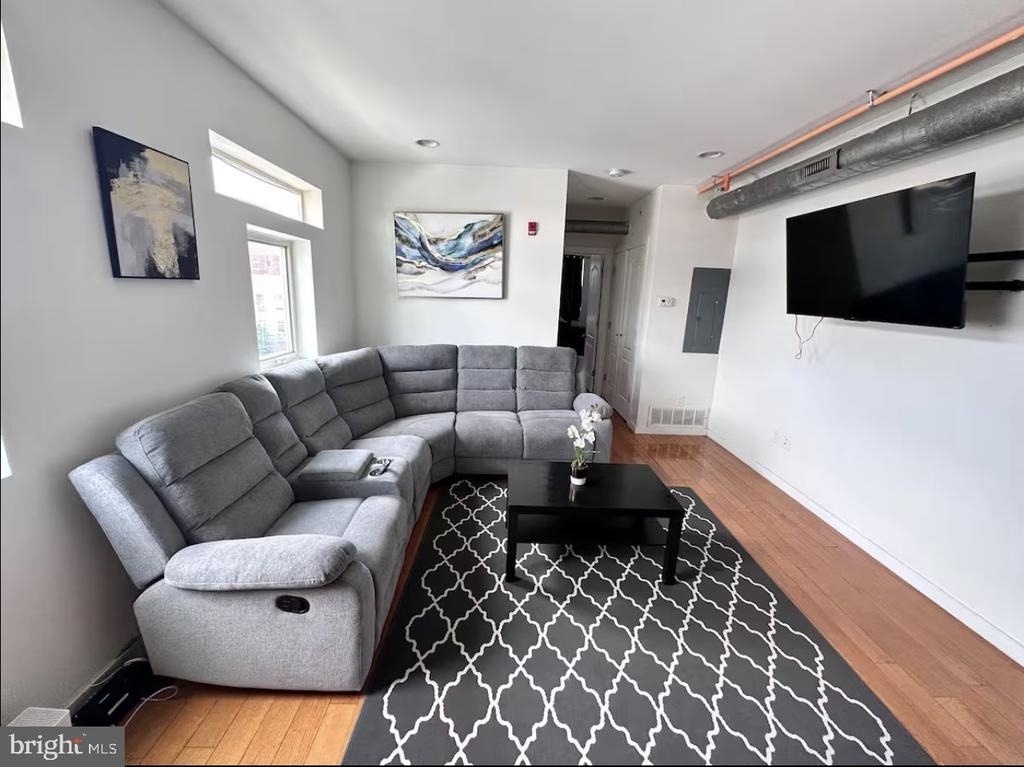 117 W Girard Avenue - Photo 2
