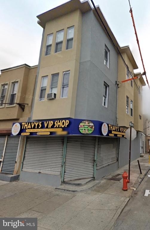 2215 S 7th Street - Photo 0