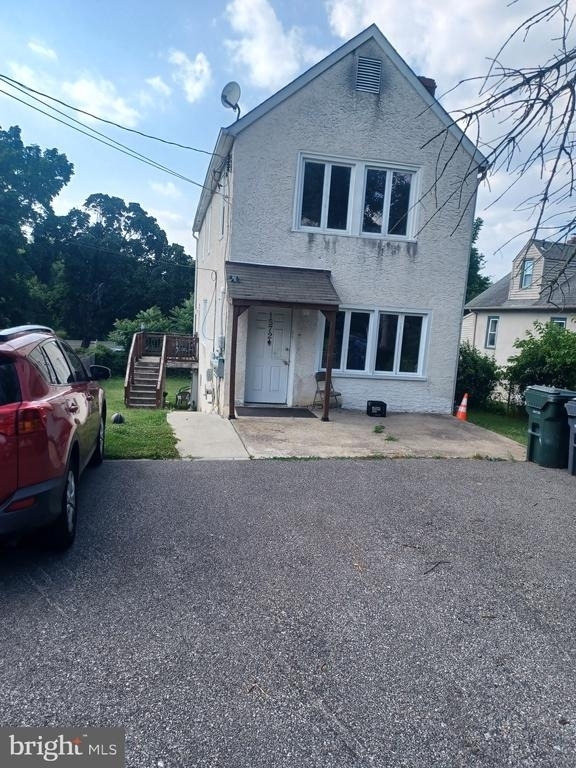 1572 Robinson Avenue - Photo 0