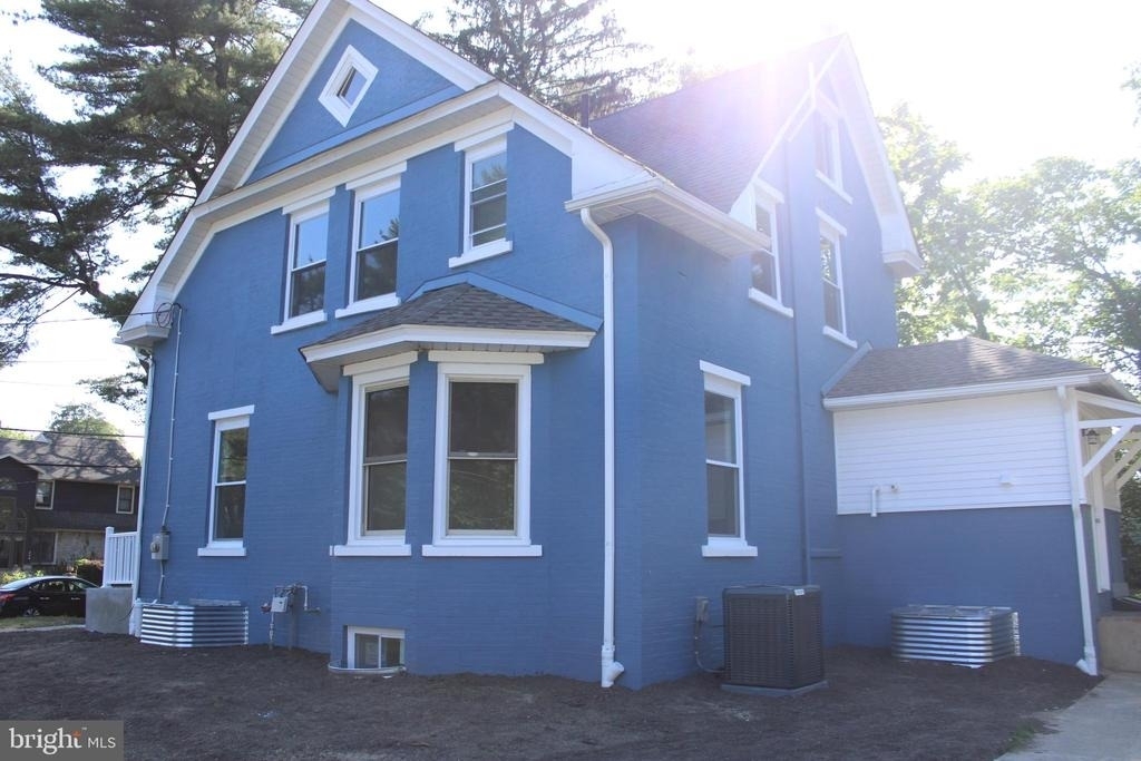 201 University Boulevard - Photo 1
