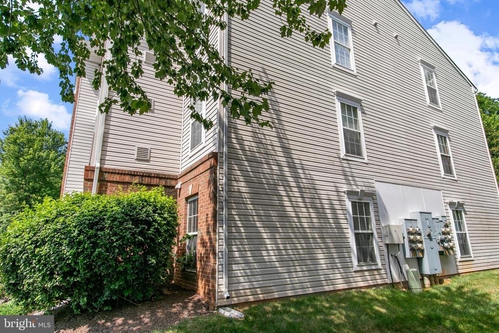 502 Bradley Court - Photo 3