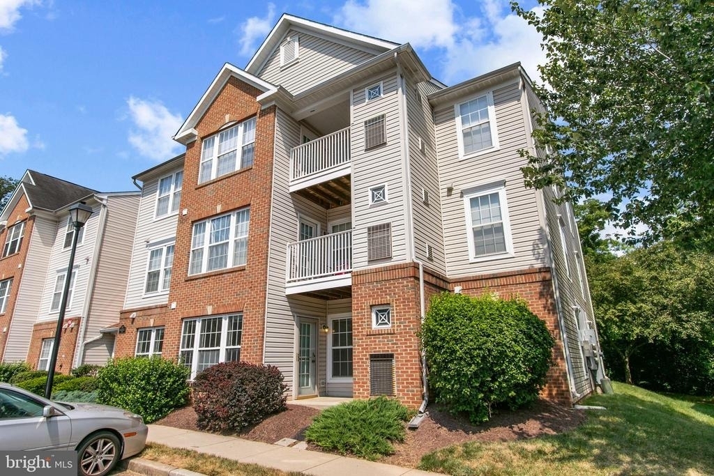 502 Bradley Court - Photo 2