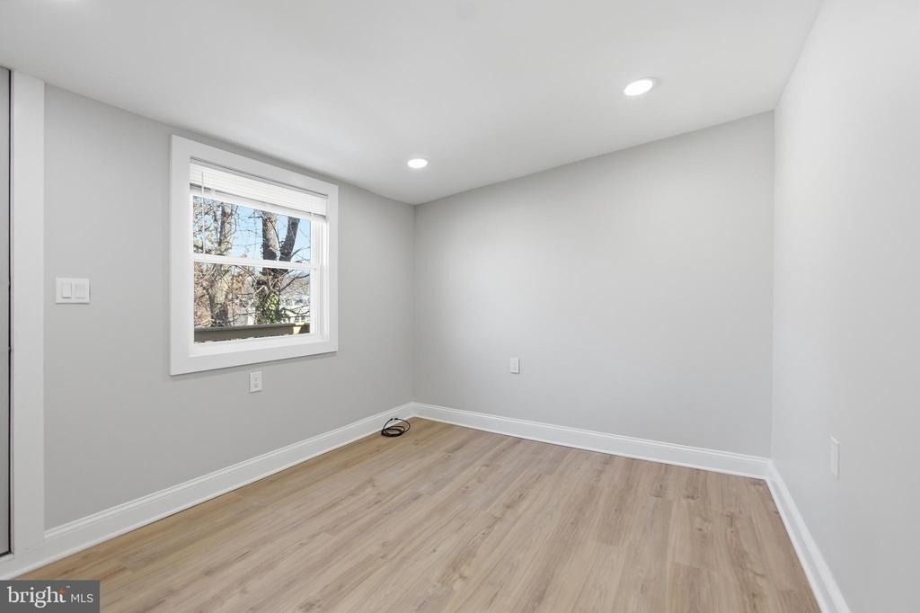 1250 Holbrook Terrace Ne - Photo 2
