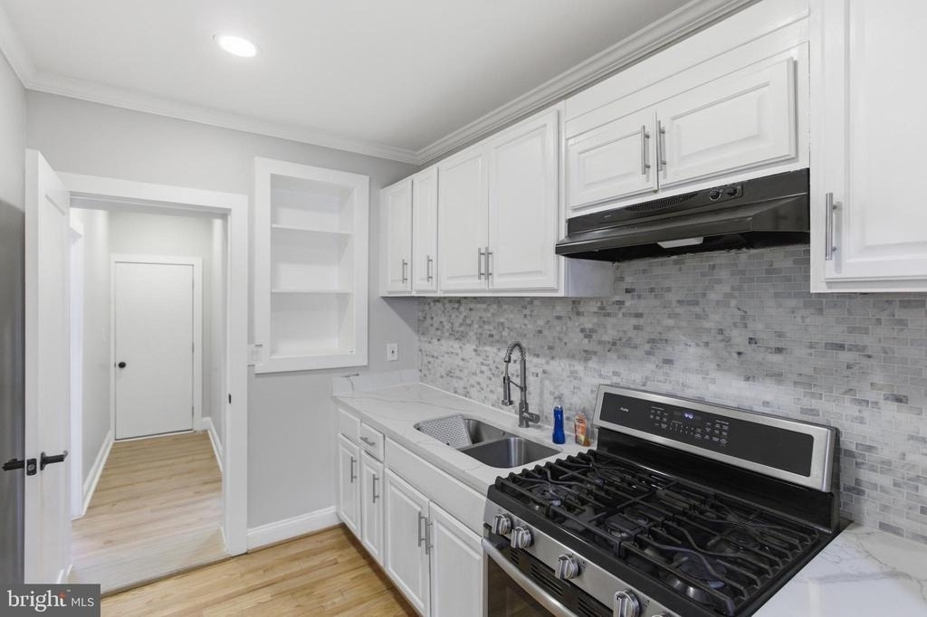 1250 Holbrook Terrace Ne - Photo 8