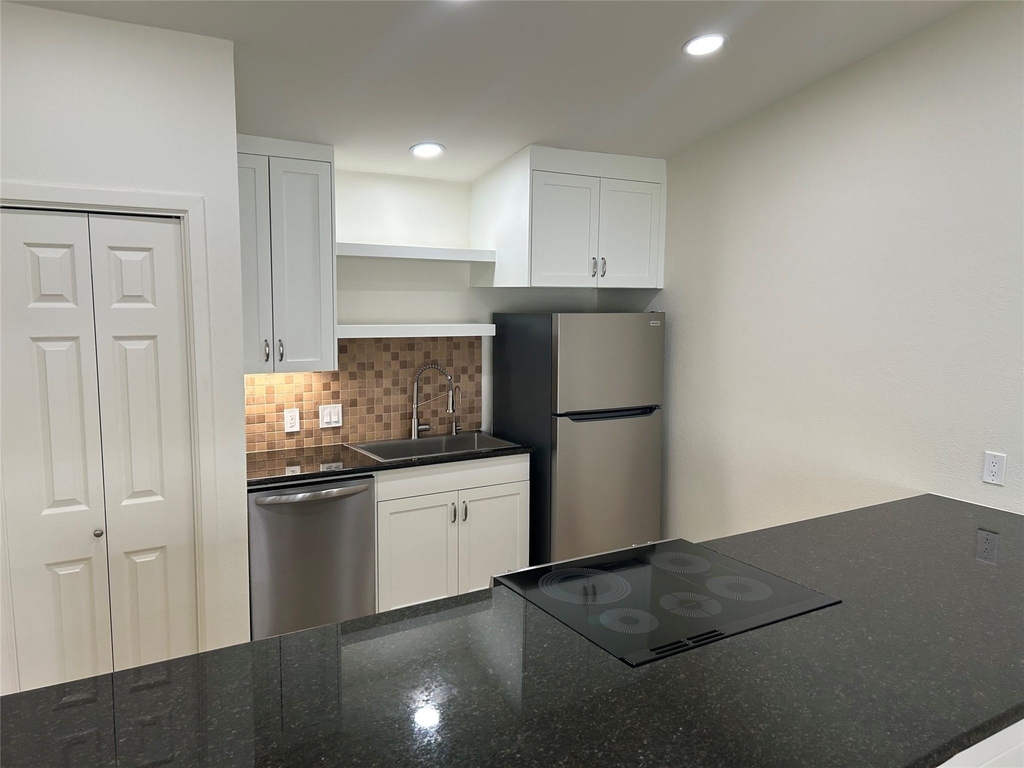 100 Bay Point Dr - Photo 3
