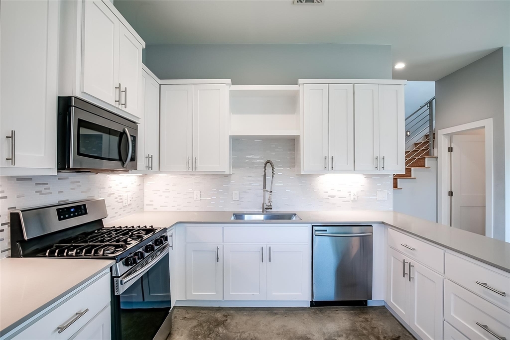 6303 Santos St - Photo 12
