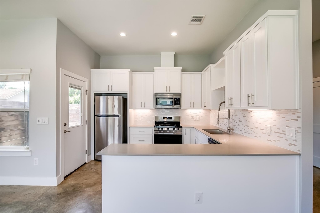 6303 Santos St - Photo 10