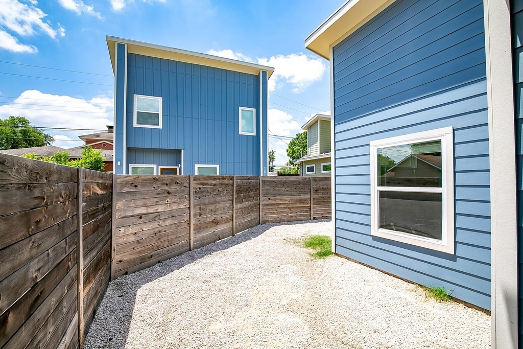 6303 Santos St - Photo 26