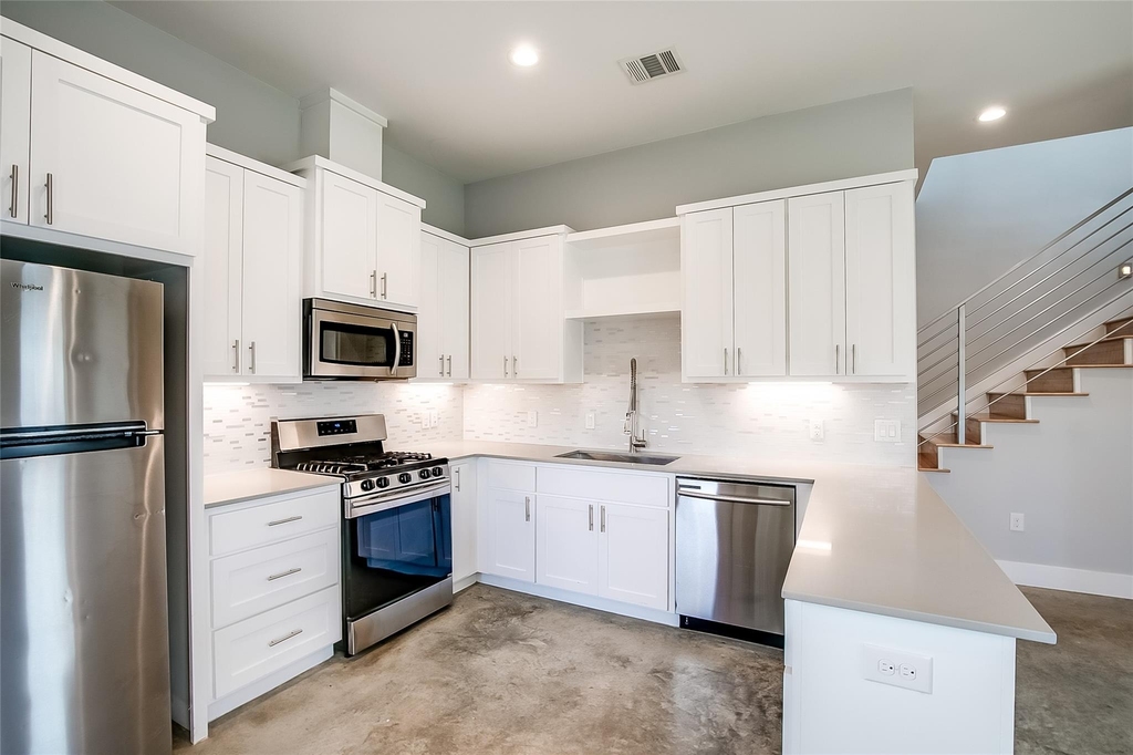 6303 Santos St - Photo 11