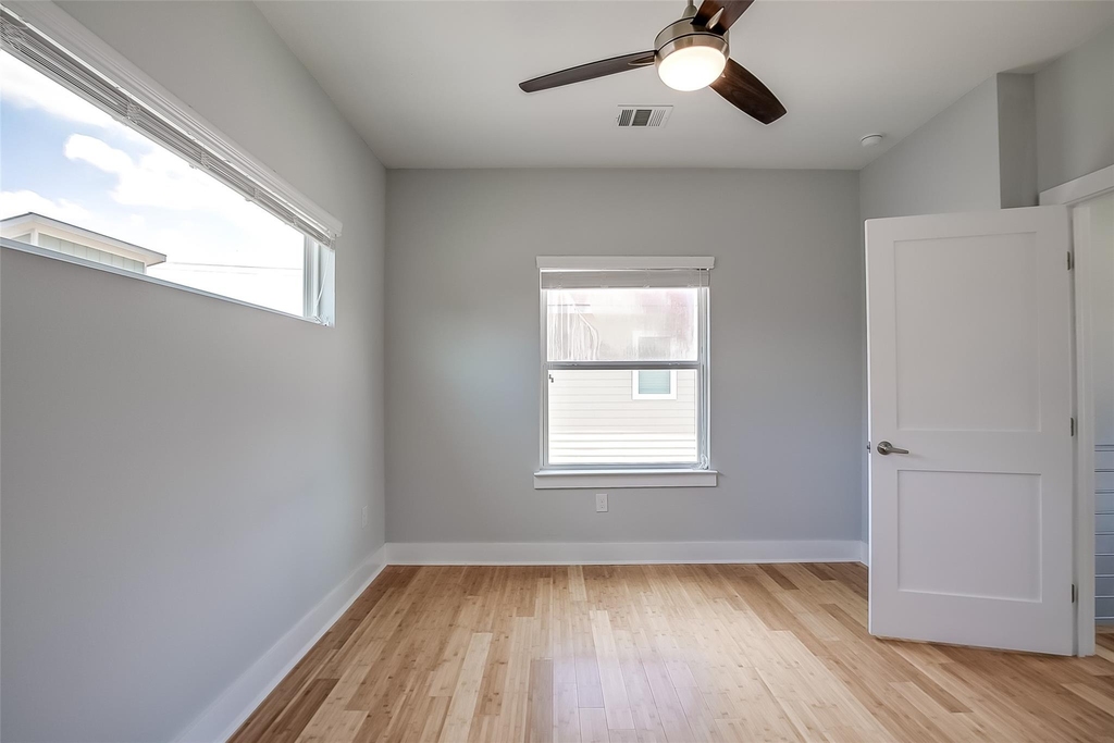 6303 Santos St - Photo 21
