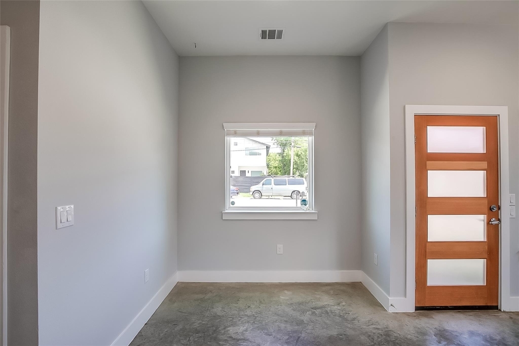6303 Santos St - Photo 6