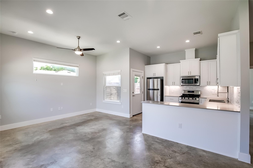 6303 Santos St - Photo 13